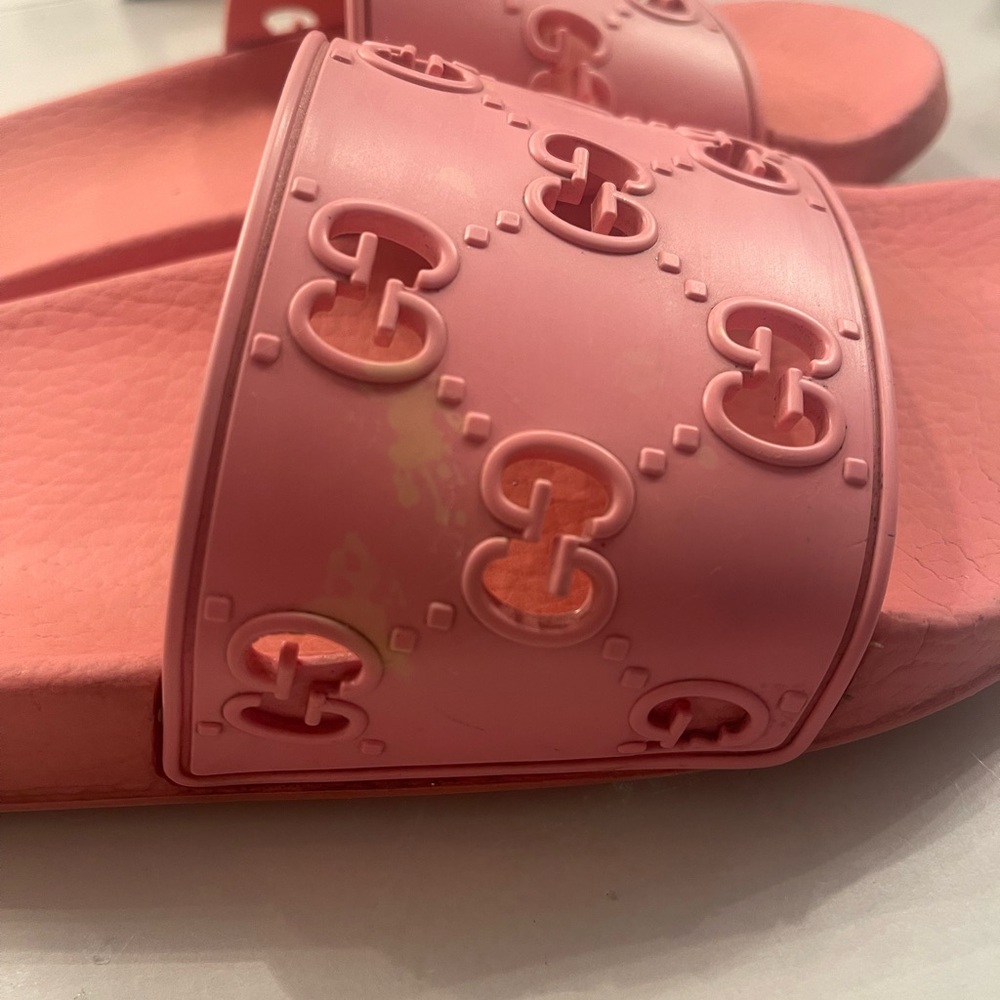 Pink Gucci Slides 'Rubber GG Rose' - Picture 3 of 10